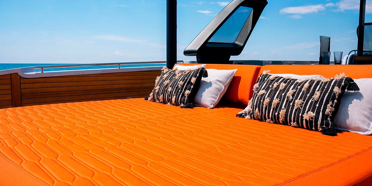 Аренда Cranchi A46 Luxury Tender на Сардинии - лежаки на корме